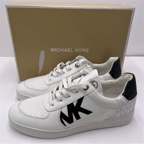 Michael Kors Bari.